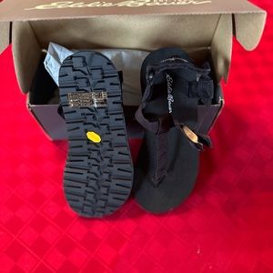 Eddie Bauer - No Flop Flip - unisex - Vibram sole - new in box.